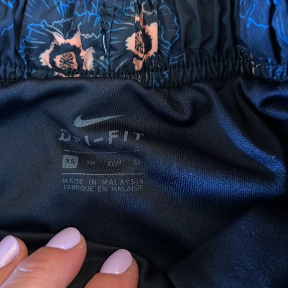 Nike Running Shorts Size XS Nice Used Condition 🏃🏻‍♀️ - Picture 3 of 7